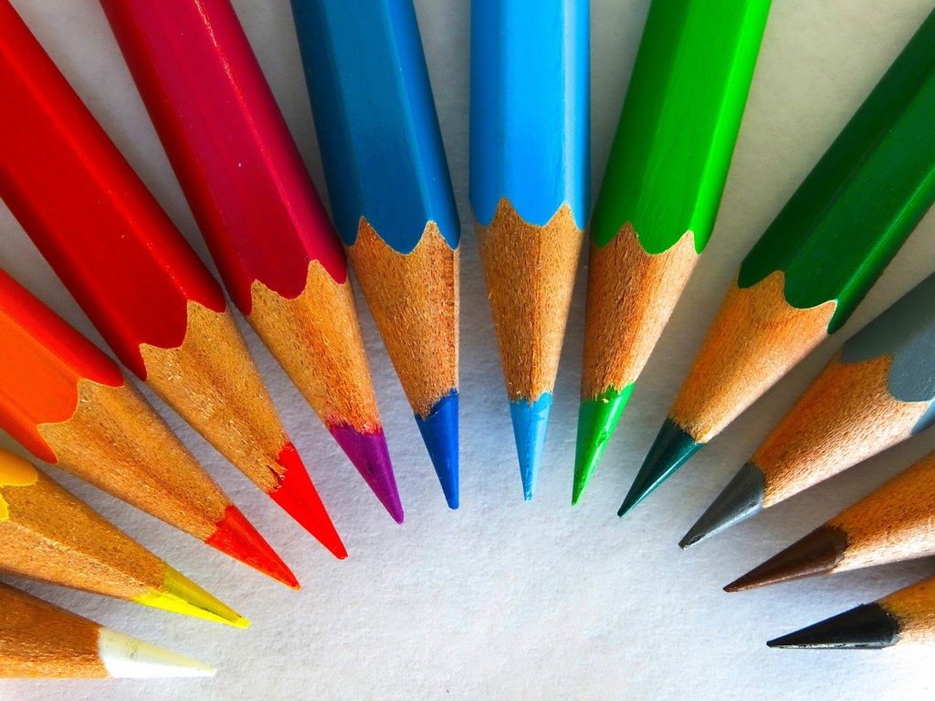crayons de couleurs multicolores pour dessiner